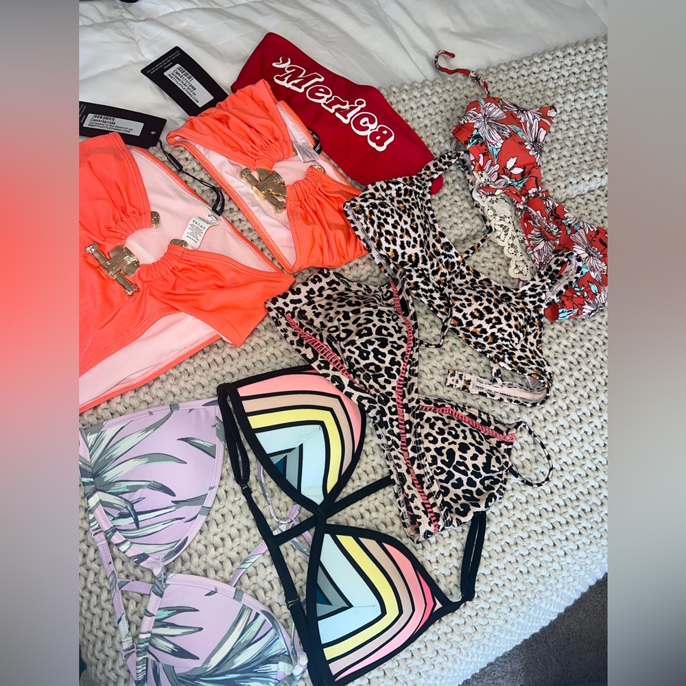 Pack of 8 bikinis